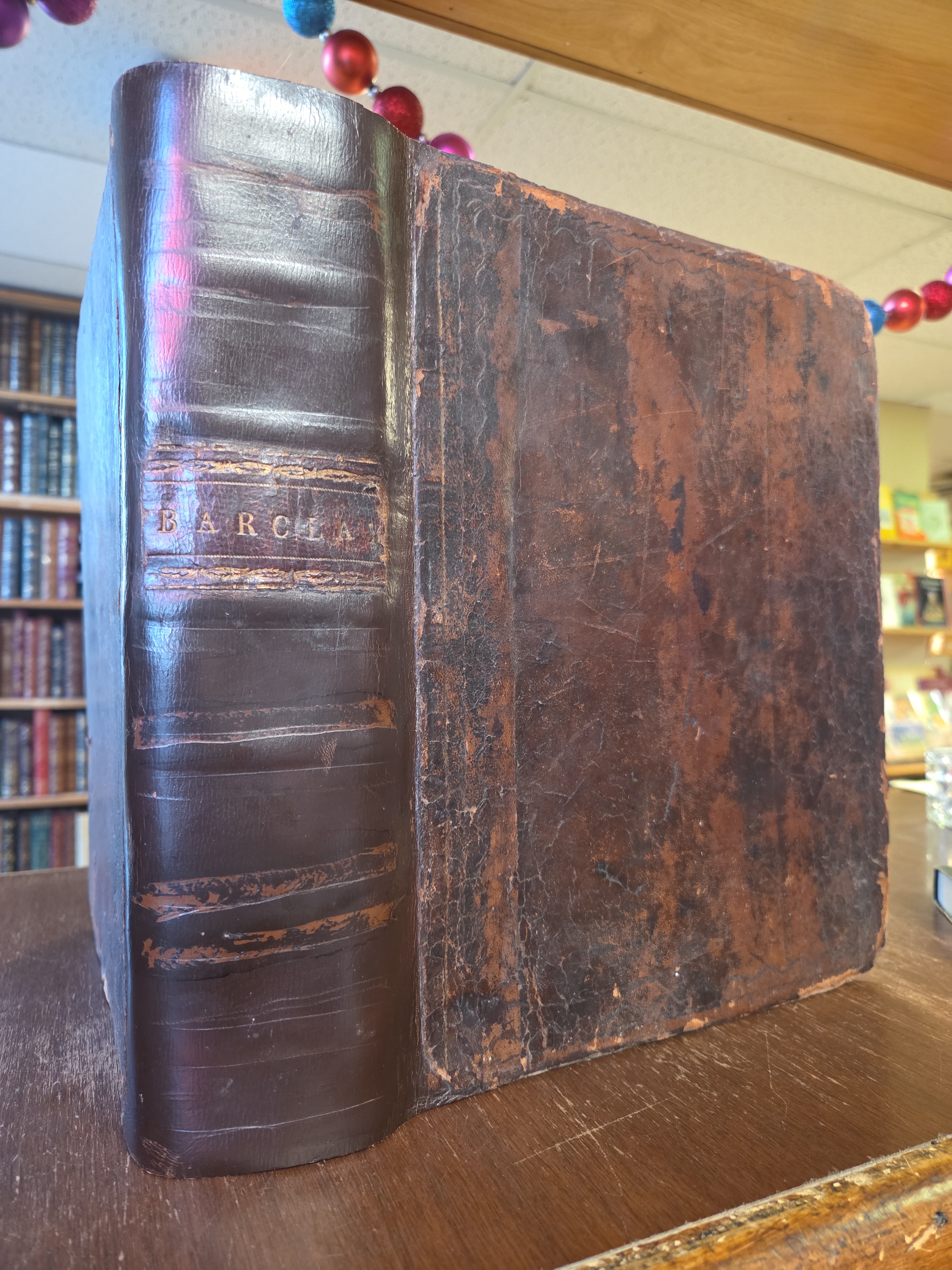 Complete and Universal Dictionary Of the English Language comprehending TheExplanation, Pronunciation, Origin & Synonymics of each Word; An Epitome o f the History of England to the present time; A Description of the Counties, Cities & Market Towns